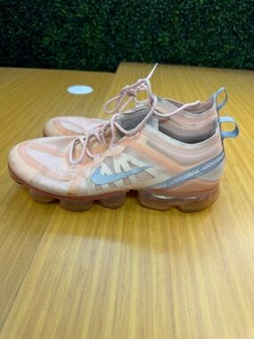 Nike Womens Air VaporMax CQ9703-600 Peach Pink Running Shoes Sneakers Size 9